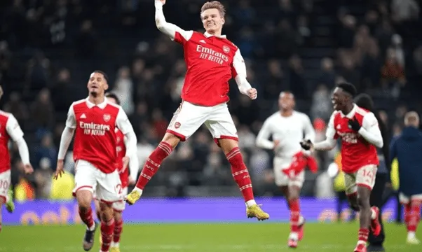 Arsenal-choc-thung-luoi-Tottenham-suot-25-nam-1-min_11zon