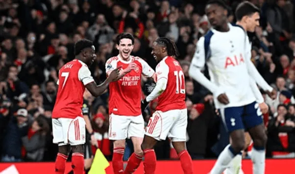 Eze-toa-sang-voi-cu-hat-trick-2-min_11zon